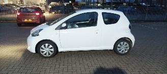 Toyota Aygo 1.0-VVTi Airconditioning Navigatie Led-Dagrijverlichting Elektrische ramen Centrale vergrendeling met afstandsbediening Radio-Cd picture 6