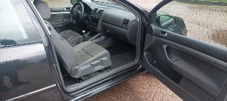 Volkswagen Golf 1.4-Benzine 80pk Climatecontrol CruiseControl Leren-Stuurwiel armsteun elek-ramen elektrische Spiegel Afneembare trekhaak Parkeersensoren mistlampen picture 16