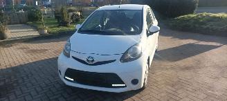 Toyota Aygo Bj:09-2013 Comfort 1.0-VVT-i Navigatie Led verlichting Elektrische ramen Elektrische-spiegels centrale deurvergrendeling met afstandsbediening abs esp getinte ruiten picture 9