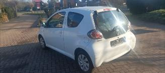 Toyota Aygo Bj:09-2013 Comfort 1.0-VVT-i Navigatie Led verlichting Elektrische ramen Elektrische-spiegels centrale deurvergrendeling met afstandsbediening abs esp getinte ruiten picture 5