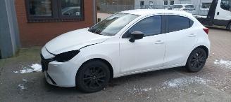 Mazda 2 1.5-Automatik Facelift Homura Climatecontrol CruiseControl Apple CarPlay MirrorLink Achteruitrijcamera Full led koplampen Stoelverwarming stuurwiel met verwarming Achteruitrijcamera picture 2