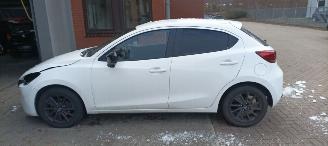 Mazda 2 1.5-Automatik Facelift Homura Climatecontrol CruiseControl Apple CarPlay MirrorLink Achteruitrijcamera Full led koplampen Stoelverwarming stuurwiel met verwarming Achteruitrijcamera picture 3