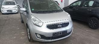 Kia Venga 1.6-16v Automatik Climatecontrol Keyless-entry Stoelverwarming Lichtautomaat Privacyglas armsteun voor en achter Trekhaak Mistlampen 16-inch Kia velgen picture 6