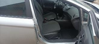 Ford Fiesta 1.5-TDCI Airconditioning stoelverwarming Led verlichting Parkeersensoren voor & achter Leren Stuurwiel Radio usb Elektrische ramen Elektrische-spiegels met verwarming inklapbare buitenspiegels picture 19