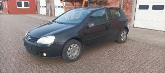 skadebil auto Volkswagen Golf Tour Edition 1.4-benzine 80pk Climatecontrol CruiseControl Leren-Stuurwiel armsteun elek-ramen elektrische buitenspiegels met verwarming Abs Esp Mistlampen Afneembare trekhaak Parkeersensoren achter 2006/12