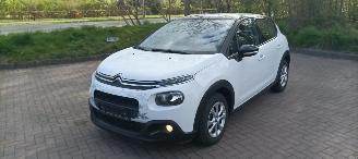 Avarii autoturisme Citroën C3 Shine Bj:10-2018 1.5-HDI 102pk Euro-6  Climatecontrol CruiseControl Stoelverwarming Lichtautomaat Regensensor Drivelane assistent Automatisch dimmende binnenspiegel 4xElektrische ramen Elektrische-spiegels met parkeerstand Parkeersensoren achter Mistlampe 2018/10