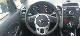 Kia Venga Bj: 08-2013 1.6-DOHC Automaat Stoelverwarming Climatecontrol Lichtautomaat Privacyglas Keyless-entry 4xElektrische ramen Elektrische-spiegels met parkeerstand Parkeersensoren achter Trekhaak Mistlampen 16-inch Kia velgen picture 14