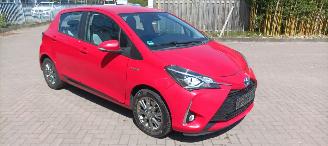 Damaged car Toyota Yaris Bj:07-2017 Facelift 1.5-Hybrid Climatecontrol Regensensor Multicolor display Achteruitrijcamera Mistlampen Toyota Lichtmetalen velgen 1e Eigenaar! 2017/7