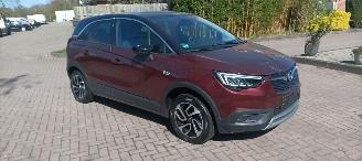 Schadeauto Opel Crossland Innovation 1.2-Turbo 110pk Automaat Navi Led Climatecontrol CruiseControl Stoelverwarming Lichtautomaat Privacyglas Stuurwiel met verwarming inklapbare buitenspiegels Dimmende binnenspiegel Half leren bekleding trekhaak 16-inch Opel velgen 2018/4