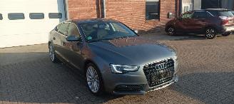 Vaurioauto  passenger cars Audi A5 2.0-TDI Automatik Navi Led Climatecontrol CruiseControl Stoelverwarming Lichtautomaat Regensensor Lichtautomaat Mistlampen Afneembare trekhaak Parkeersensoren 18-inch velgen 2016/2