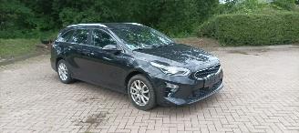 skadebil auto Kia Ceed 1.6 CRDI 136pk Navi Led koplampen Leder Sportstoelen-Memory  Climatecontrol Elektrische achterklep Achteruitrijcamera Led-Achterlichten CruiseControl 4xStoelverwarming Lichtautomaat 2018/9