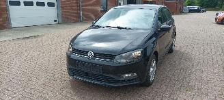 Schadeauto Volkswagen Polo 1.4 TDI DPF Euro6 Climatecontrol Frontradar-Remasist Stoelverwarming Regensensor leren stuurwiel mistlampen Elektrische ramen Elektrische-spiegels met verwarming Centrale vergrendeling met afstandsbediening Start-Stop systeem Radio usb 15 inch Velgen 2016/3