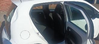 Volkswagen Up! 1.0-Mpi 65pk Move airconditioning Cruisecontrol Drivelane assistent Led verlichting Achteruitrijcamera Parkeersensoren achter Elektrische ramen start/stop systeem Centrale vergrendeling met afstandsbediening picture 25