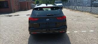 Kia Ceed 1.6-Diesel 136pk Full-Led Navi JBL-audio Leder Sportstoelen/Memory Stoelverwarming stuurwiel met verwarming keyless Entry Blindspot Drivelane assistent Dimmende binnenspiegel Achteruitrijcamera Elektrische achterklep inductie telefoon lader auto-parkeren picture 6