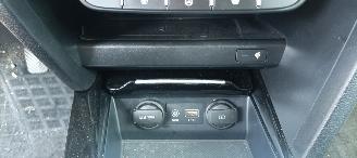 Kia Ceed 1.6-Diesel 136pk Full-Led Navi JBL-audio Leder Sportstoelen/Memory Stoelverwarming stuurwiel met verwarming keyless Entry Blindspot Drivelane assistent Dimmende binnenspiegel Achteruitrijcamera Elektrische achterklep inductie telefoon lader auto-parkeren picture 28