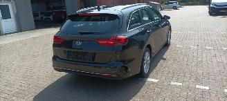 Kia Ceed 1.6-Diesel 136pk Full-Led Navi JBL-audio Leder Sportstoelen/Memory Stoelverwarming stuurwiel met verwarming keyless Entry Blindspot Drivelane assistent Dimmende binnenspiegel Achteruitrijcamera Elektrische achterklep inductie telefoon lader auto-parkeren picture 7