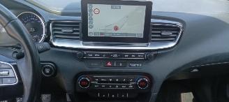 Kia Ceed 1.6-Diesel 136pk Full-Led Navi JBL-audio Leder Sportstoelen/Memory Stoelverwarming stuurwiel met verwarming keyless Entry Blindspot Drivelane assistent Dimmende binnenspiegel Achteruitrijcamera Elektrische achterklep inductie telefoon lader auto-parkeren picture 25