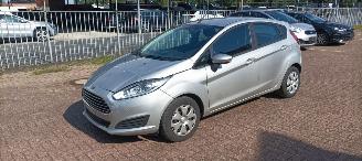 Damaged car Ford Fiesta 1.5-Diesel Airconditioning Stoelverwarming leren stuurwiel Led verlichting Parkeersensoren voor en achter Elektrische inklapbare buitenspiegels met verwarming Centrale vergrendeling met afstandsbediening Start-Stop 2016/6