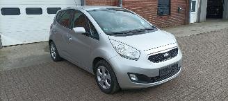 Käytettyjen passenger cars Kia Venga Automatik Klimaautomatik Keyless entry Stoelverwarming Lichtautomaat Privacyglas leren multifunctioneel stuurwiel 4xElektrische ramen Elektrische-spiegels met verwarming en  elektrisch inklapbaar privacy glas Parkeersensoren achter trekhaak 16-inch Kia ve 2013/8