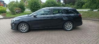škoda osobní automobily Kia Ceed Premium Edition 1.6 136pk Leder Sportstoelen Memory Navigatie Jbl sound System Climatecontrol CruiseControl 4xStoelverwarming Full-Led koplampen keyless Entry Blindspot systeem automatische inparkeer systeem elektrische achterklep Dab Radio Achteruitrijca 2018/9