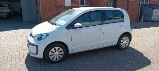 Auto incidentate Volkswagen Up! Move Up! 1.0 65pk Airconditioning Led verlichting Parkeersensoren achter Achteruitrijcamera Elektrische ramen Dab Radio cruisecontrol Boordcomputer Navigatie/Telefoon houder 2021/9