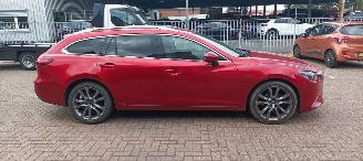 Unfallwagen Mazda 6 Executive Line 2.2 Automatik 4x4 Full-Leder Full-Led Navi JBL-audio headup Display keyless Entry trekhaak Blindspot systeem Climatecontrol CruiseControl met radar 2015/2