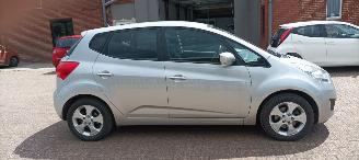Schadeauto Kia Venga 1.6 Automatik Climatecontrol Keyless-entry Stoelverwarming Leren stuurwiel Armsteun voor Links & Rechts 4xElektrische ramen Elektrische inklapbare buitenspiegels Privacy glas Trekhaak Parkeersensoren achter 16 inch Sportvelgen Mistlampen 2013/8