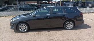 krockskadad bil auto Kia Ceed Bj 9-2018 1.6 Climatecontrol Led-Koplampen Led-Achterlichten Navi Sportstoelen met Memory keyless Entry Blindspot Drivelane parkeer-assistent 2018/9
