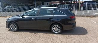 Kia Ceed Bj 9-2018 1.6 Climatecontrol Led-Koplampen Led-Achterlichten Navi Sportstoelen met Memory keyless Entry Blindspot Drivelane parkeer-assistent picture 2