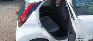 Toyota Aygo Bj 9-2018 1.0 Airconditioning Led verlichting elektrische ruiten elektrische buitenspiegels Leren Stuurwiel picture 10