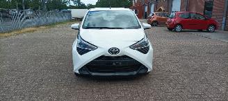skadebil auto Toyota Aygo Bj 9-2018 1.0 Airconditioning Led verlichting elektrische ruiten elektrische buitenspiegels Leren Stuurwiel 2018/9