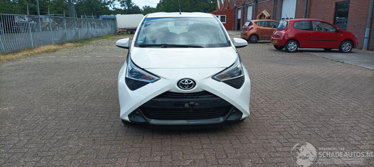 Toyota Aygo Bj 9-2018 1.0 Airconditioning Led verlichting elektrische ruiten elektrische buitenspiegels Leren Stuurwiel