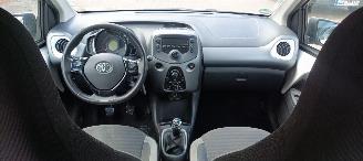 Toyota Aygo Bj 9-2018 1.0 Airconditioning Led verlichting elektrische ruiten elektrische buitenspiegels Leren Stuurwiel picture 11