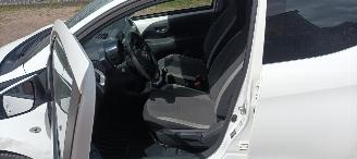 Toyota Aygo Bj 9-2018 1.0 Airconditioning Led verlichting elektrische ruiten elektrische buitenspiegels Leren Stuurwiel picture 13