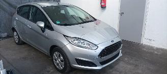 skadebil auto Ford Fiesta 1.5-TDCI Airconditioning Stoelverwarming leren stuurwiel Parkeersensoren 2016/6