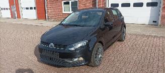 Vaurioauto  passenger cars Volkswagen Polo Bj:03-2016 1.4 TDI DPF Euro6 Bluemotion Climatecontrol Stoelverwarming leren stuurwiel mistlampen Elektrische ramen Elektrische-spiegels met verwarming Centrale vergrendeling met afstandsbediening Start-Stop systeem regensensor front Radar 2016/3
