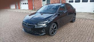 Damaged car Opel Corsa Bj:02-2022 GS-Line 1.2-Turbo Full-Led Led-Achterlichten Digitaal Cockpit Sport-modus Climatecontrol CruiseControl Stoelverwarming stuurwiel met verwarming Privacy glas 4xElektrische ramen Elektrische-spiegels Blindspot systeem Achteruitrijcamera Dimmende 2022/2