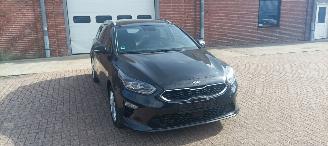 krockskadad bil auto Kia Ceed Bj:09-2018 1.6-Diesel 136pk Full-Led koplampen Navi Leder Memory Sportstoelen Blindspot Drivelane JBL sound 4xStoelverwarming elektrische achterklep Automatische inparkeren keyless Entry Blindspot 2018/9