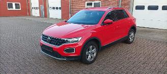 krockskadad bil auto Volkswagen T-Roc Bj:06-2021 Active 1.5-TSI DSG 150pk Digital Cockpit Navigatie Drive modus Climatecontrol CruiseControl Stoelverwarming stuurwiel met verwarming Privacy glas Trekhaak Full-Led koplampen Led achterlichten zwart dakhemel Blindspot 2021/6