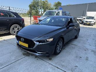 Damaged car Mazda 3 2.0 e-SkyActiv-X M Hybrid 180 HUD - NAVI - XENON 2020/9