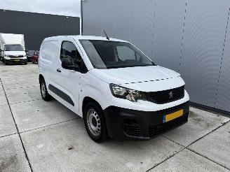 Voiture accidenté Peugeot Partner e-Partner Pro 50 kWh 136 PK 2022/3