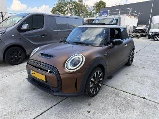 Damaged car Mini Electric Camden Edition 33 kWh -PANO-CAMERA-LEDER 2021/12