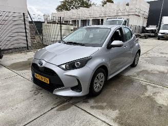 damaged passenger cars Toyota Yaris 1.5 Hybrid Active -NAVI-PDC-CAMERA 2022/1