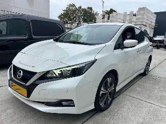 Schadeauto Nissan Leaf N0CONNECTA 40 kWh -CAMERA-NAVI-PDC 2021/9