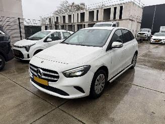 uszkodzony samochody osobowe Mercedes B-klasse 200 d AUToMAAT-NAVI-CAMERA-PDC 2022/11