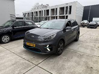 uszkodzony samochody osobowe Kia e-Niro ExecutiveLine 64 kWh-NAVI-CAMERA-PDC 2020/6