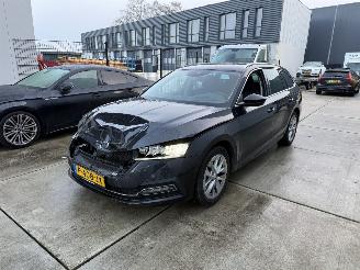Coche accidentado Skoda Octavia 1.0 E-tsi BUSS EDITION PLUS AUTOMAAT - HUD - KEYLESS 2021/6