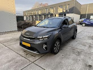 Schadeauto Kia Stonic 1.0 T-GDI MHEV DynamicPlusLIne -AUTOMAAT-NAVI-CAMERA-PDC 2023/6