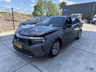 uszkodzony samochody osobowe Opel Astra 1.2 Turbo Edition NAVI-PDC-CAMERA 2024/12