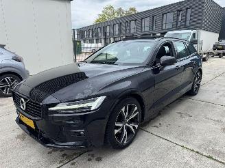 uszkodzony samochody osobowe Volvo V-60 2.0 B3 R-DESING-AUTOMAAT-PANO-CAMERA-NAVI 2021/3